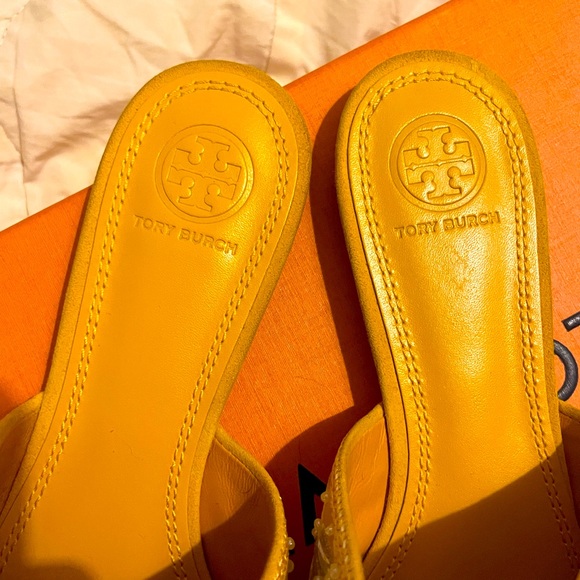 NWOB Tory Burch Elora Yellow Slide in Metallic - Picture 4 of 11